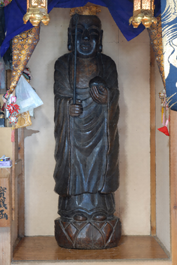 Standing Jizō Bosatsu, Hōzō-ji Temple, Hokkaidō. H. 206 cm. Source: bunka.go.jp (© Agency for Cultural Affairs, Japan)
