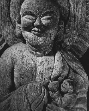 Koyasu Jizō Bosatsu, Rengeke-ji, Shizuoka. Child holds gourd (瓢箪). Source: Fujii 2021 fig.4 (via Ōkubo/Kojima 2008, p.43)