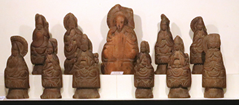 Group of ~11 standing figures, central taller (Sogo 2015)